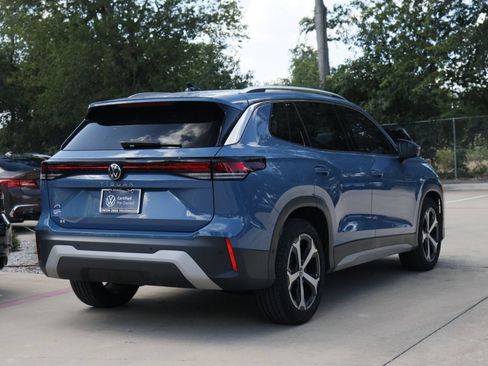 Certified 2025 Volkswagen Tiguan SE FWD image 5