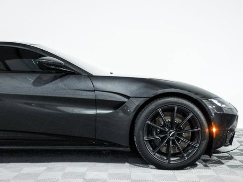 Used 2020 Aston Martin V8 Vantage Coupe image 3