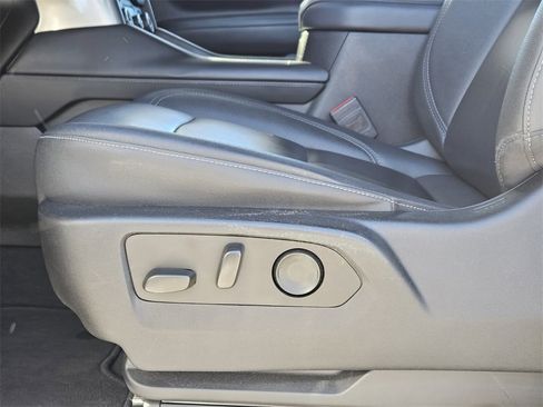 Used 2023 Chevrolet Suburban Z71 image 17