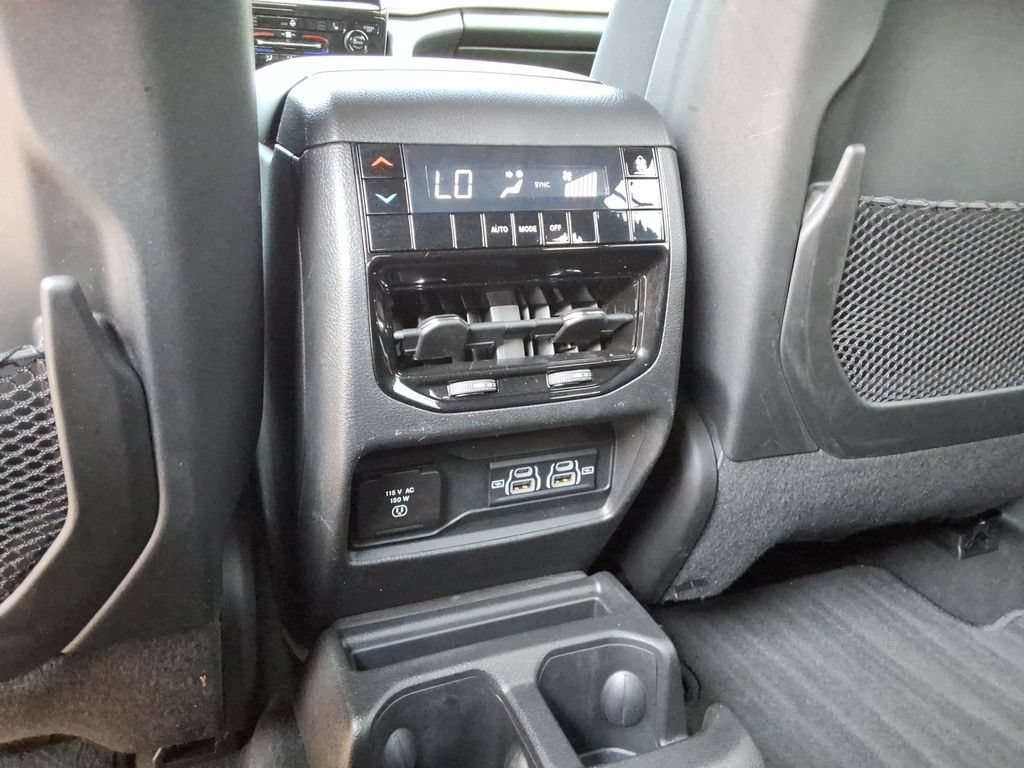 Used 2025 Jeep Grand Cherokee L Altitude RWD image 19
