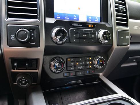 Used 2020 Ford F250 Platinum w/ FX4 Off-Road Package AWD/4WD image 12