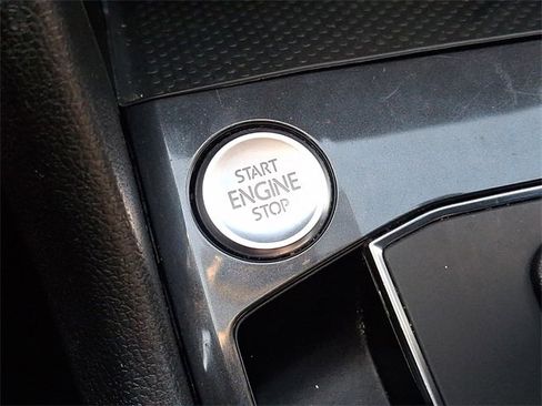 Used 2019 Volkswagen Tiguan SE w/ Panoramic Sunroof Package image 19