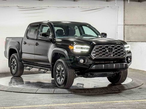 Certified 2023 Toyota Tacoma TRD Off-Road AWD/4WD image 6