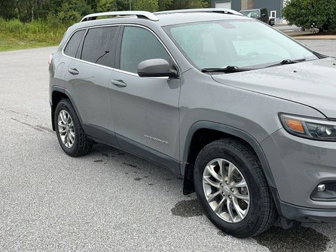Used 2020 Jeep Cherokee Latitude Plus w/ Cold Weather Group AWD/4WD image 3