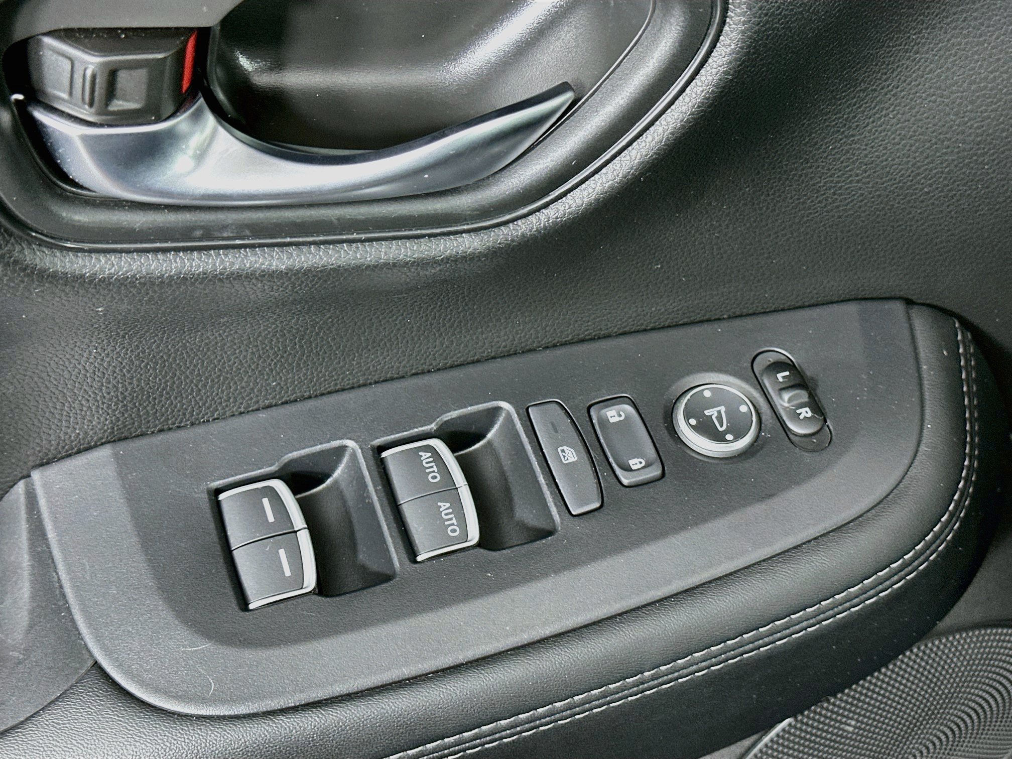Used 2026 Honda HR-V EX-L image 15