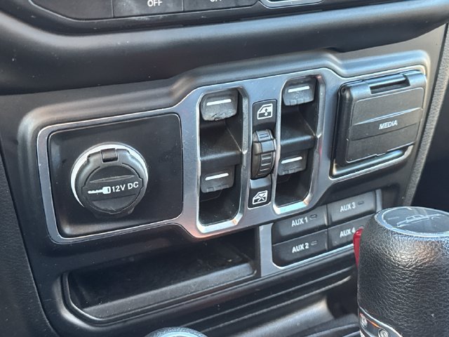 Used 2020 Jeep Gladiator Overland w/ Uconnect 4C Nav & Sound Group AWD/4WD image 30