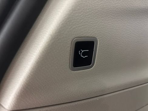 Used 2022 Chrysler Pacifica Touring-L FWD image 21