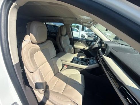 Used 2021 Lincoln Aviator Reserve w/ Equipment Group 202A AWD/4WD image 11