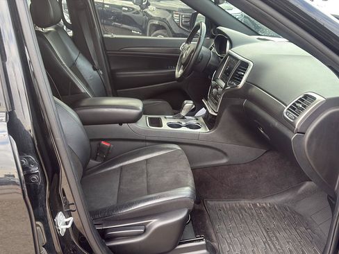 Used 2018 Jeep Grand Cherokee Altitude AWD/4WD image 17