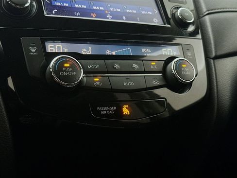 Used 2019 Nissan Rogue SV FWD image 18