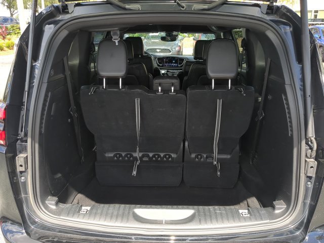 Used 2025 Chrysler Pacifica Select FWD image 14