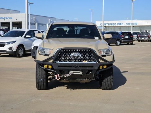 Used 2019 Toyota Tacoma TRD Off-Road AWD/4WD image 2
