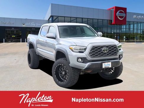 Used 2020 Toyota Tacoma TRD Off-Road w/ TRD Premium Off Road Package AWD/4WD image 1