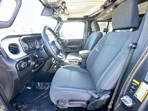 Used 2025 Jeep Wrangler Unlimited Sahara AWD/4WD image 20