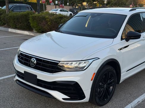 Used 2022 Volkswagen Tiguan SE R-Line FWD image 9