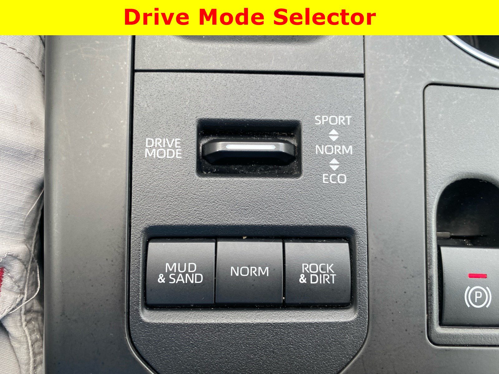 Used 2023 Toyota Highlander XLE AWD/4WD image 22