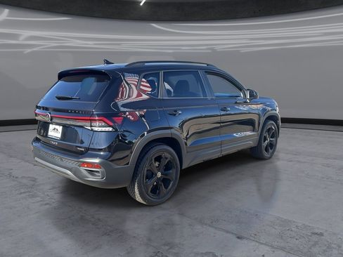 Certified 2025 Volkswagen Taos SE AWD/4WD image 5