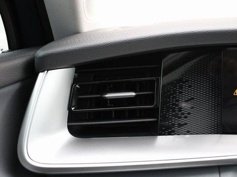 New 2026 Volkswagen Tiguan SE image 9