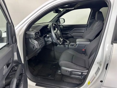 Used 2025 Toyota 4Runner SR5 AWD/4WD image 19
