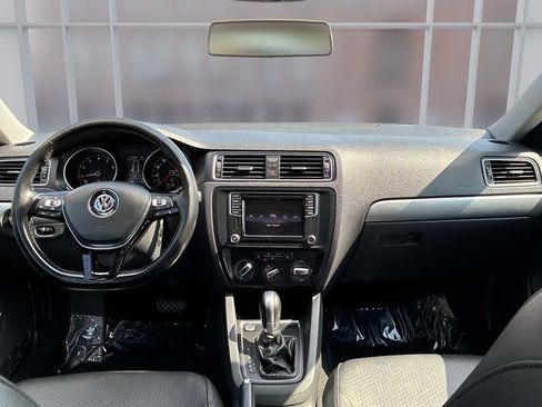 Used 2017 Volkswagen Jetta SE FWD image 17