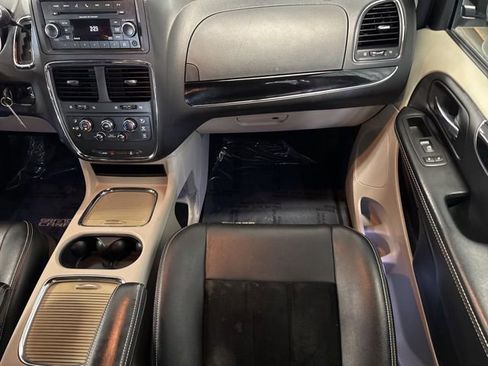 Used 2017 Dodge Grand Caravan SXT FWD image 16