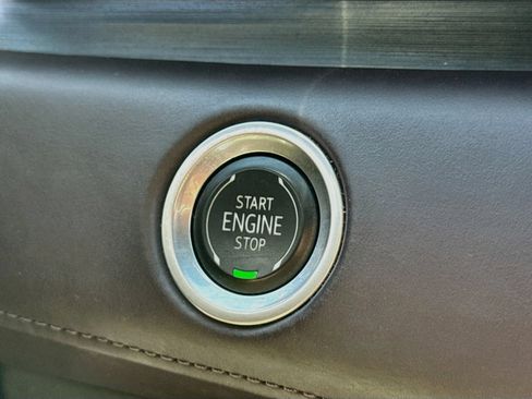 Used 2022 Cadillac Escalade ESV Sport Platinum AWD/4WD image 38