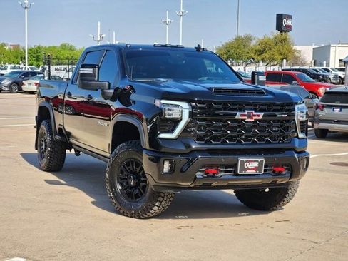 Used 2025 Chevrolet Silverado 2500 ZR2 w/ Technology Package image 2