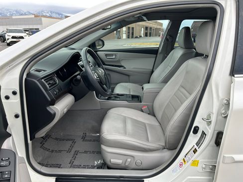 Used 2015 Toyota Camry XLE image 11