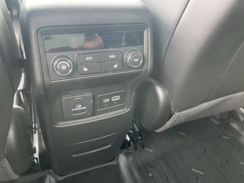Used 2023 GMC Acadia SLT w/ Preferred Package FWD image 21