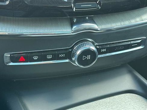 Certified 2025 Volvo XC60 B5 Plus image 22