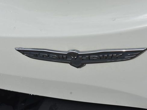 Used 2017 Jeep Renegade Trailhawk AWD/4WD image 16