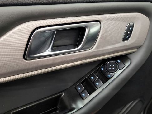 Used 2025 Ford Explorer Active w/ Active Comfort Package image 26