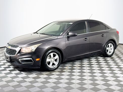 Used 2016 Chevrolet Cruze LT w/ Technology Package image 4