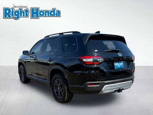 Certified 2025 Honda Pilot TrailSport image 5