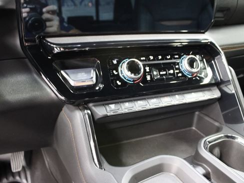 Used 2024 GMC Sierra 2500 AT4 w/ AT4 Preferred Package AWD/4WD image 70