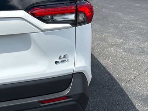 Used 2025 Toyota RAV4 LE AWD/4WD image 21