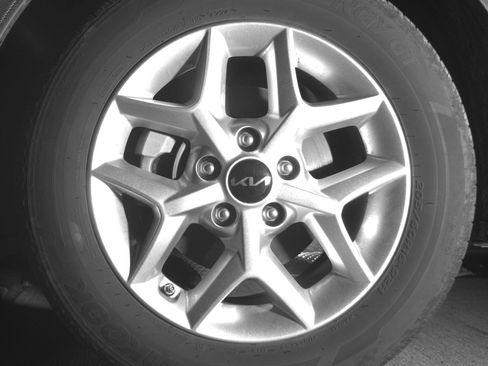 Used 2025 Kia Soul LX w/ LX Technology Package image 11