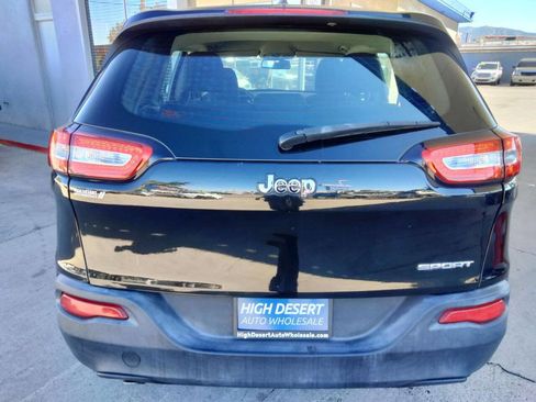 Used 2016 Jeep Cherokee Sport image 4