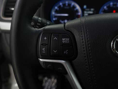 Used 2017 Toyota Highlander XLE image 18