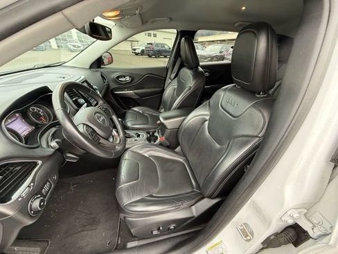 Used 2019 Jeep Cherokee Limited image 13