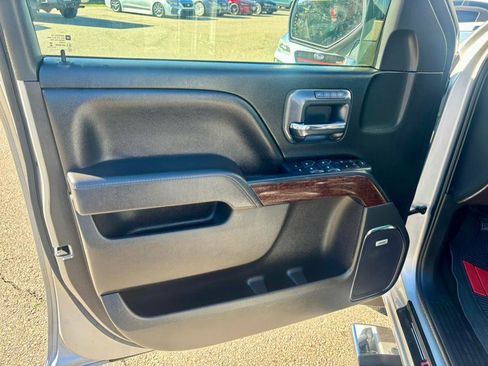 Used 2018 GMC Sierra 1500 SLT w/ SLT Premium Package image 9