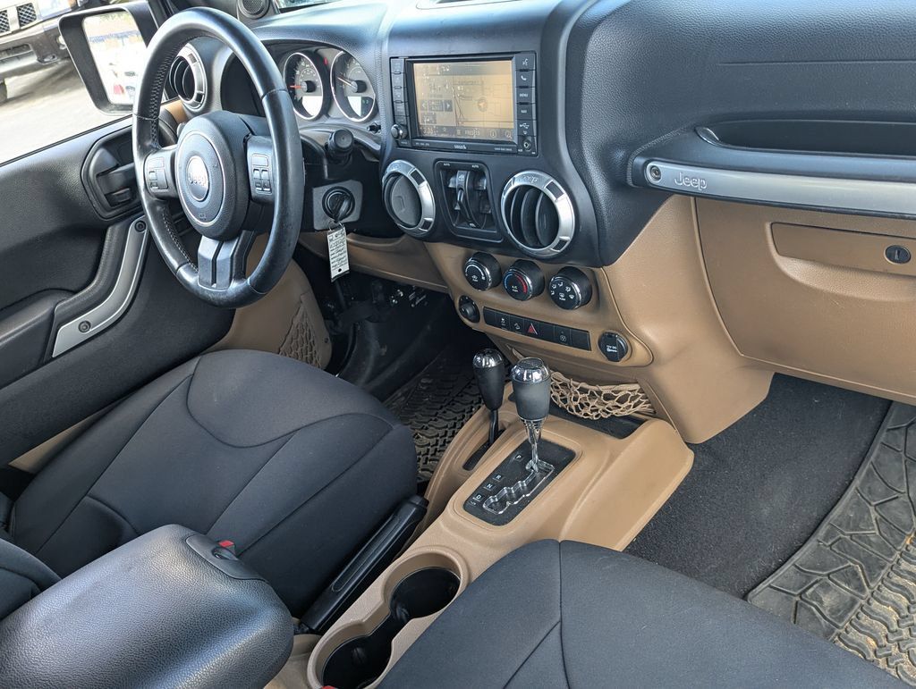 Used 2013 Jeep Wrangler Unlimited Sahara w/ Max Tow Pkg AWD/4WD image 30