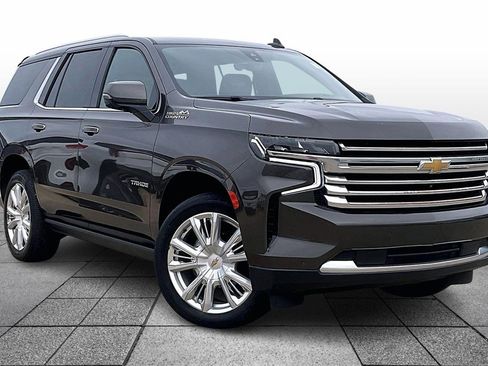 Used 2021 Chevrolet Tahoe High Country w/ Premium Package image 2