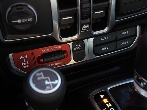 Used 2024 Jeep Gladiator Mojave w/ Convenience Group image 17