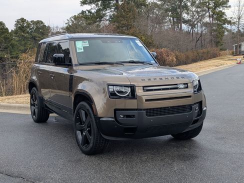 New 2026 Land Rover Defender 110 X-Dynamic SE image 3