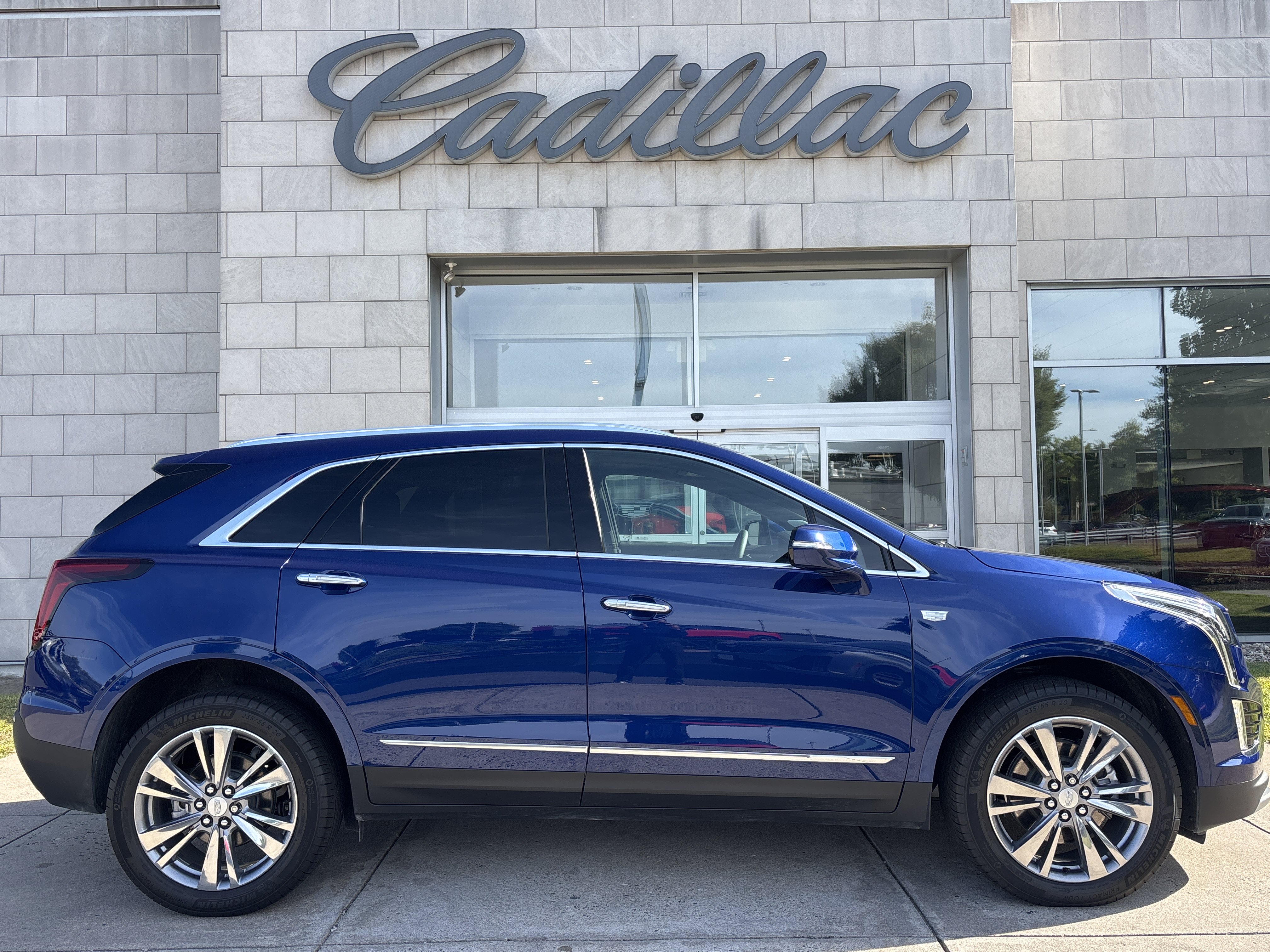 Used 2025 Cadillac XT5 Premium Luxury AWD/4WD image 3