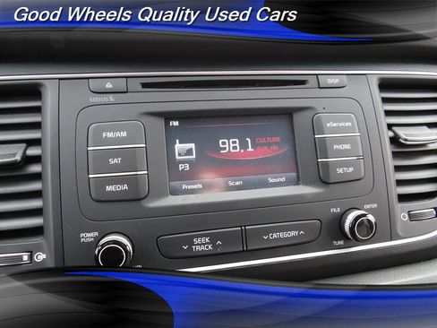 Used 2015 Kia Sedona LX image 19