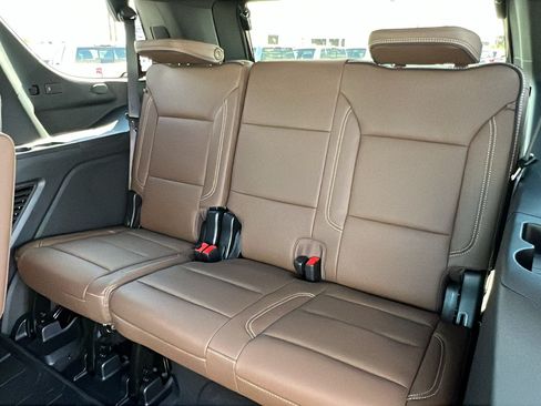 New 2026 Chevrolet Tahoe High Country w/ Sun And Tow Package AWD/4WD image 17