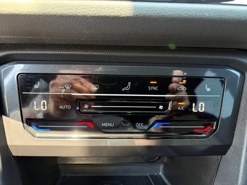 Certified 2022 Volkswagen Tiguan SE R-Line FWD image 18