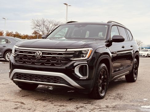 Certified 2025 Volkswagen Atlas Peak Edition SE image 3